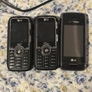 Lot Of 3 Vintage LG Phones. 2X LG Rumor LX260, LG Voyager. UNTESTED. *For Parts*